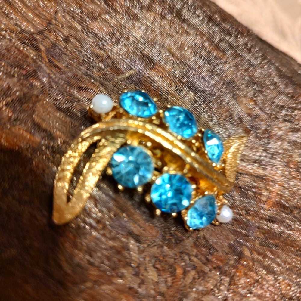 🔹🐦🔹Darling Vtg 60's Gold Turquoise Blue Stone & Beaded Floral Leaf Brooch